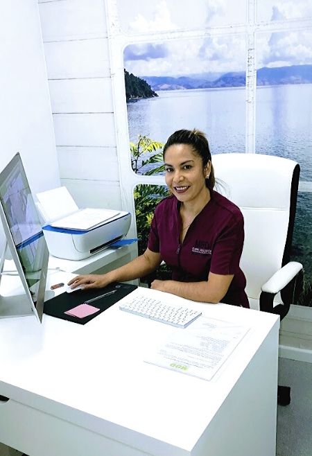Dra.-Sheyla-Esprella-Eliminación-de-Ojeras-Clinic-Mallorca-MED